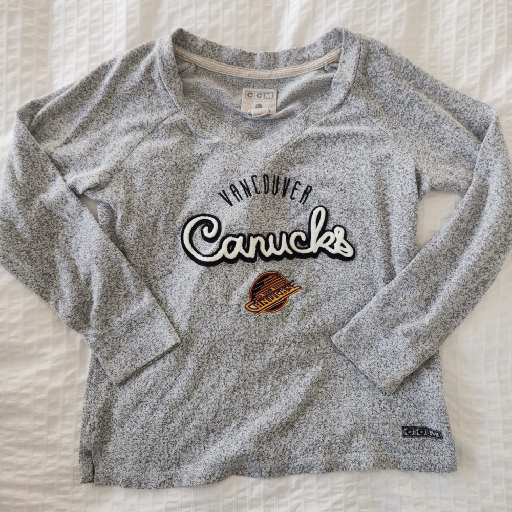 CCM Vancouver Canuck’s Sports sweater jersey vintage retro womens canucks cotton